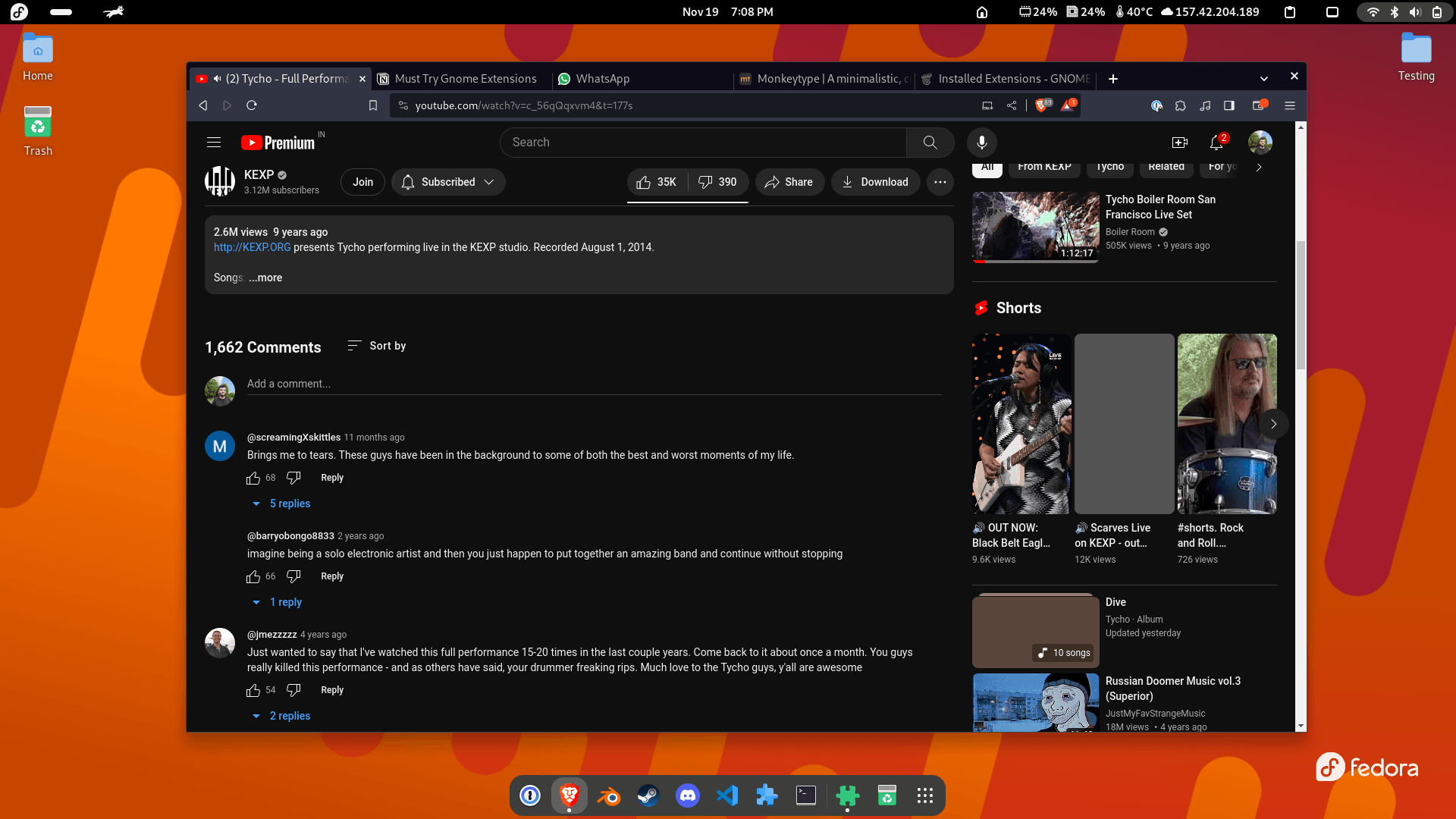 Screenshot of Dash To Dock in action